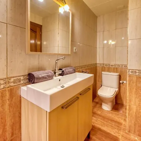 Sleeps 8 With Air Con And Wifi Villa