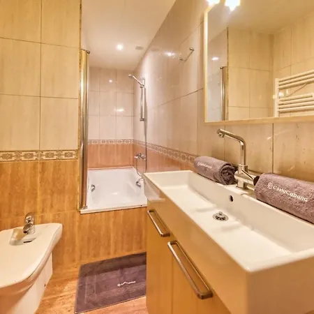 Villa Sleeps 8 With Air Con And Wifi