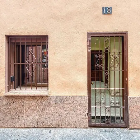 Sleeps 8 With Air Con And Wifi * Lloret de Mar