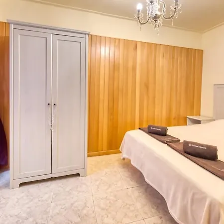 Villa Sleeps 8 With Air Con And Wifi Lloret de Mar
