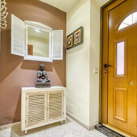 Villa Sleeps 8 With Air Con And Wifi