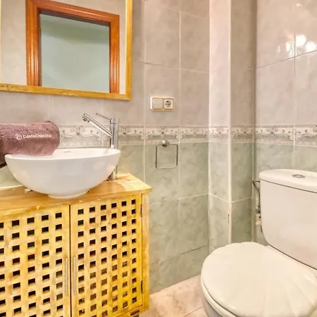 Villa Sleeps 8 With Air Con And Wifi *
