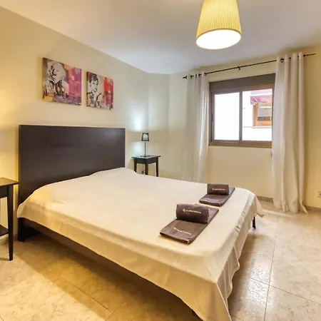 Sleeps 8 With Air Con And Wifi Villa Lloret de Mar